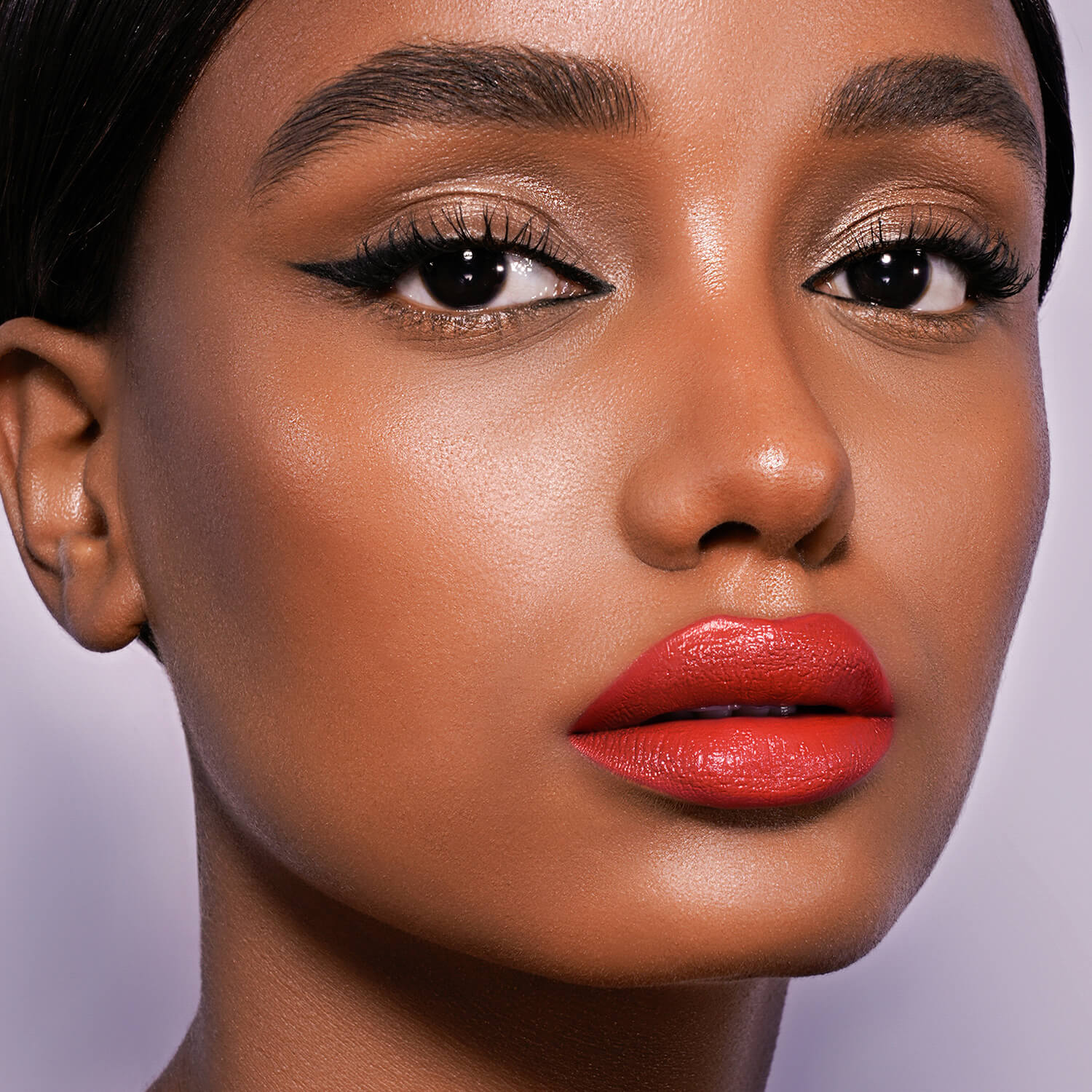 I NEED A ROUGE LIP STYLETTO (BARRA DE LABIOS)